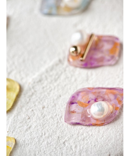 tone(トーン)の「【chez vous】Ink art pearl ピアス(MA)(ピアス(両耳用)・レディース・ホワイト系その他/ブルー系その他/パープル系その他/イエロー系その他・FREE)」の12枚目の写真