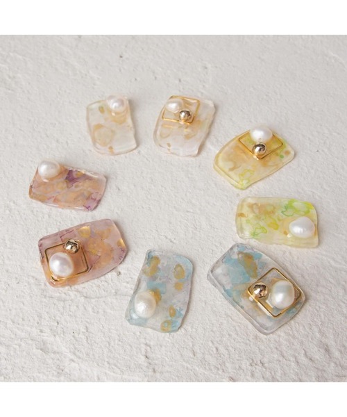 tone(トーン)の「【chez vous】Ink art pearl ピアス(MA)(ピアス(両耳用)・レディース・ホワイト系その他/ブルー系その他/パープル系その他/イエロー系その他・FREE)」の6枚目の写真