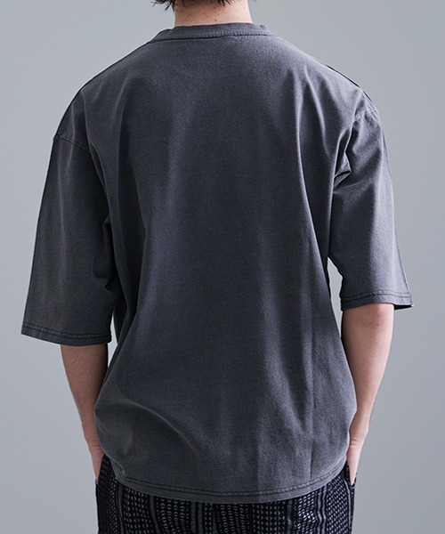 Revo.(レボ)の「Revo. 16/-OE天竺 ピグメント加工 半袖Teeシャツ(Tシャツ/カットソー・メンズ・グリーン/グレイッシュベージュ/レッド/ブラック・2/1)」の10枚目の写真