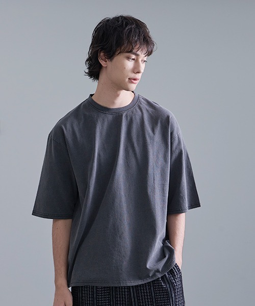 Revo.(レボ)の「Revo. 16/-OE天竺 ピグメント加工 半袖Teeシャツ(Tシャツ/カットソー・メンズ・グリーン/グレイッシュベージュ/レッド/ブラック・2/1)」の6枚目の写真