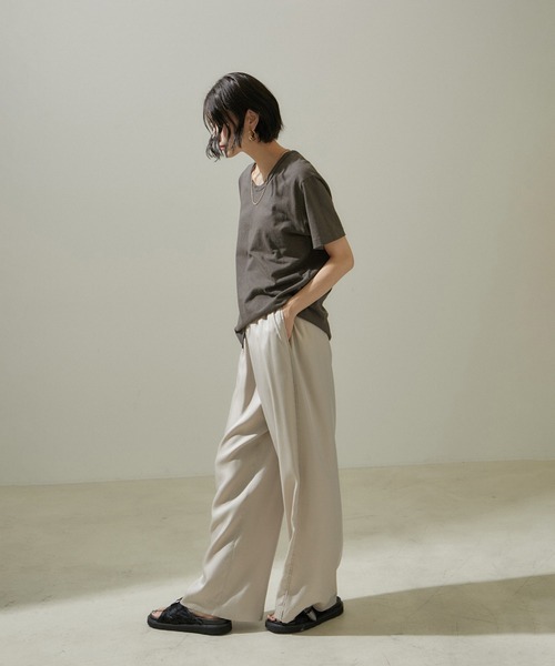 SALON adam et rope'(サロン アダム エ ロペ)の「ヘンプコットンクルーネックTシャツ(Tシャツ/カットソー・レディース・オフホワイト/グレー/チャコールグレー・FREE)」の20枚目の写真