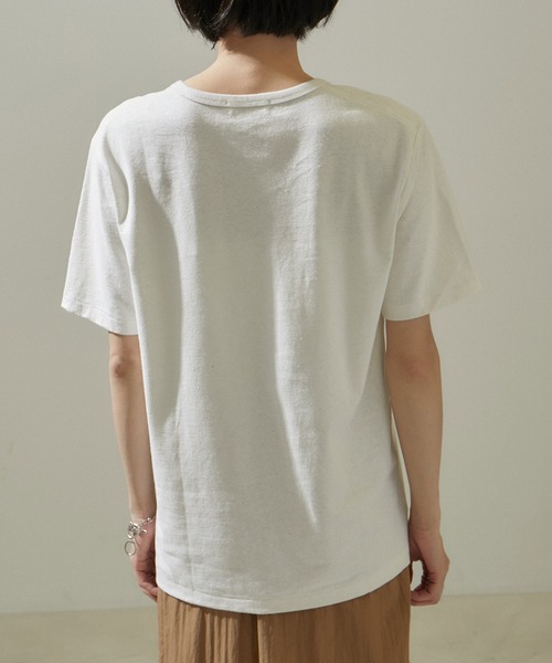 SALON adam et rope'(サロン アダム エ ロペ)の「ヘンプコットンクルーネックTシャツ(Tシャツ/カットソー・レディース・オフホワイト/グレー/チャコールグレー・FREE)」の8枚目の写真