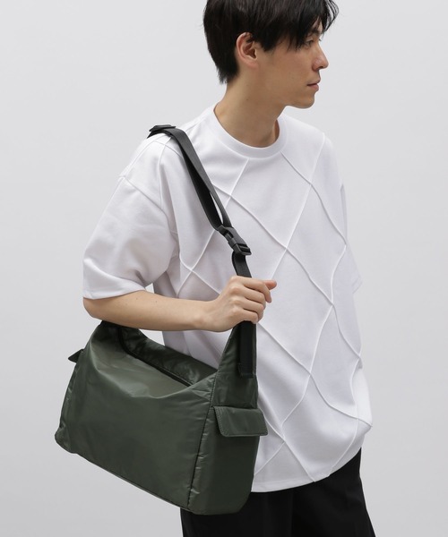 LAKOLE（ラコレ）の「サイドフラップポケットショルダーバッグ / 116443（ショルダーバッグ・メンズ・カーキ/ブラック・FREE）」の2枚目の写真