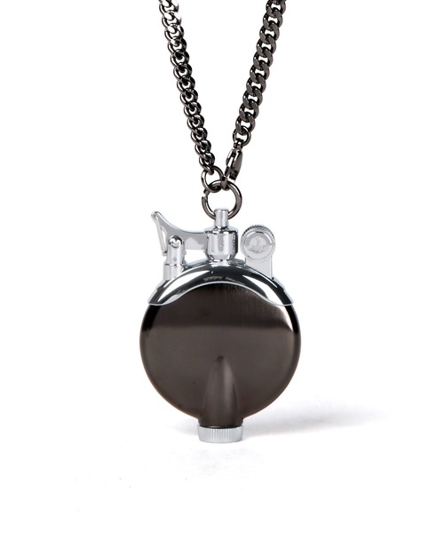 Vivienne Westwood ACCESSORIES（ヴィヴィアンウエストウッドアクセサリー）の「メタルORB チェーン付オイルライター【859940 5147ERR】（アッシュトレイ/ライター・メンズ・ブラック・FREE）」の2枚目の写真