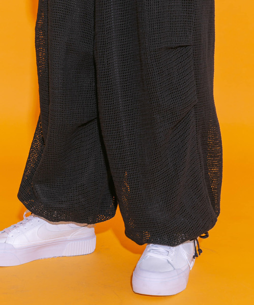 KBF(ケイビーエフ)の「メッシュカーゴパンツ(その他パンツ・レディース・ライトベージュ/ブラック・ONE)」の5枚目の写真