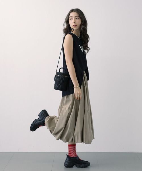 saloon(サルーン)の「SALOON(サルーン)/フロッキープリントノースリーブカットソー【洗濯機洗い可】(Tシャツ/カットソー・レディース・ブラック/オフホワイト/ブルー・FREE)」の18枚目の写真