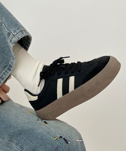 mebole(メボレ)の「厚底ラインスニーカー(スニーカー・レディース・アイボリー/ブラック・SMALL/MEDIUM/LARGE)」の4枚目の写真