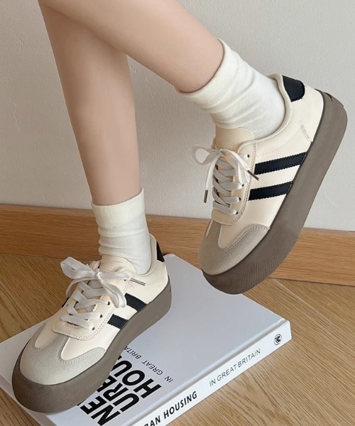 mebole(メボレ)の「厚底ラインスニーカー(スニーカー・レディース・アイボリー/ブラック・SMALL/MEDIUM/LARGE)」の3枚目の写真