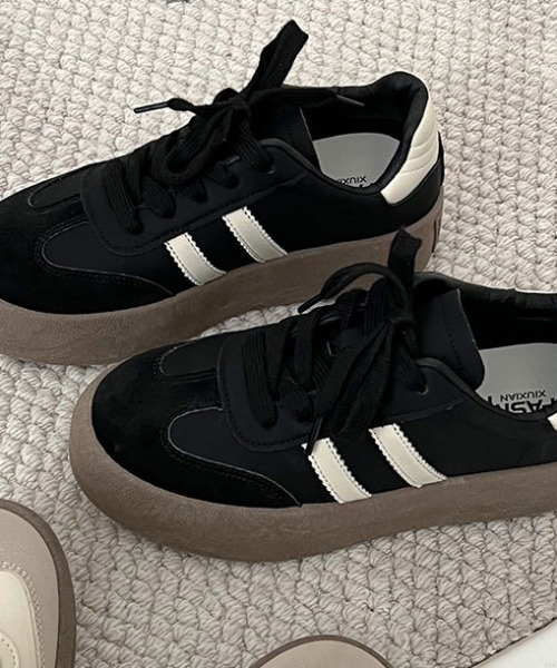 mebole(メボレ)の「厚底ラインスニーカー(スニーカー・レディース・アイボリー/ブラック・SMALL/MEDIUM/LARGE)」の11枚目の写真