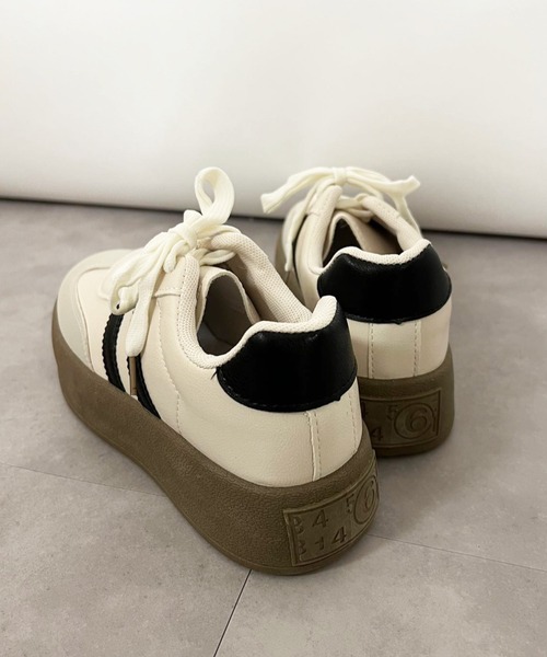 mebole(メボレ)の「厚底ラインスニーカー(スニーカー・レディース・アイボリー/ブラック・SMALL/MEDIUM/LARGE)」の20枚目の写真