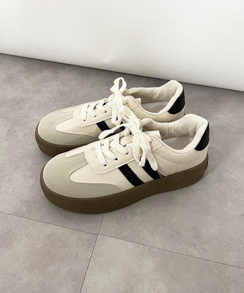 mebole(メボレ)の「厚底ラインスニーカー(スニーカー・レディース・アイボリー/ブラック・SMALL/MEDIUM/LARGE)」の19枚目の写真