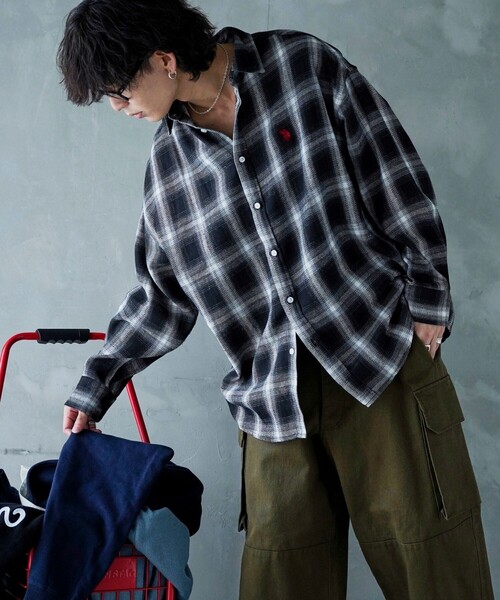 U.S. POLO ASSN.（ユーエスポロアッスン）の「U.S.POLO ASSN./ユーエスポロアッスン 別注 ワンポイントロゴ刺繍シャツ【限定展開】（シャツ/ブラウス・メンズ・グリーン/ベージュ/ブルー系その他/ネイビー/ブラック系その他/ブラック・LARGE/MEDIUM/SMALL）」の3枚目の写真