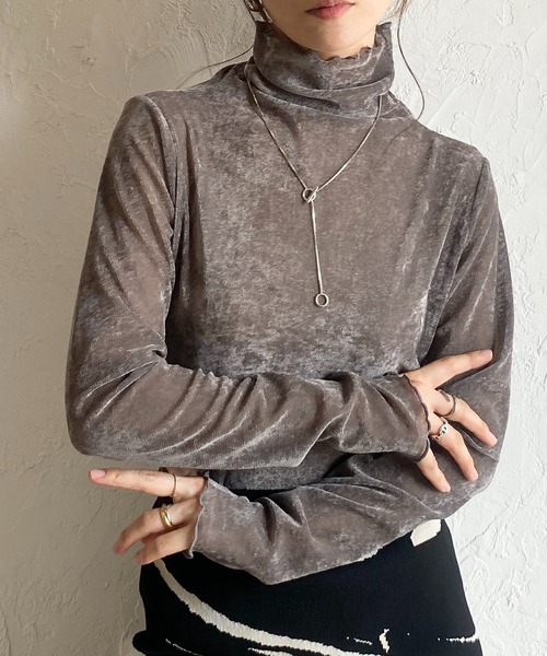 She's Closet(シーズクローゼット)の「長袖ハイネックシースルー/シアーベロアカットソーロンTトップス(Tシャツ/カットソー・レディース・オフホワイト/チャコールグレー/ブルーグレー/ブラック/オリーブ/ブラウン/ネイビー・FREE)」の5枚目の写真