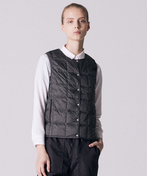 TAION（タイオン）の「【TAION(タイオン)】〈ウィメンズ〉ベーシック クルーネックボタン インナーダウンベスト（ダウンベスト・レディース・ブラック/チョコ/オフホワイト/ネイビー/チャコール/ダークネイビー/カーキ/サンドベージュ/レオパード/ライトグレー/ラベンダー/ダークオリーブ/グレー/チャコールグレー・XL/M/L/S/2XL）」の6枚目の写真