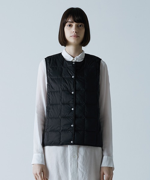 TAION（タイオン）の「【TAION(タイオン)】〈ウィメンズ〉ベーシック クルーネックボタン インナーダウンベスト（ダウンベスト・レディース・ブラック/チョコ/オフホワイト/ネイビー/チャコール/ダークネイビー/カーキ/サンドベージュ/レオパード/ライトグレー/ラベンダー/ダークオリーブ/グレー/チャコールグレー・XL/M/L/S/2XL）」の15枚目の写真