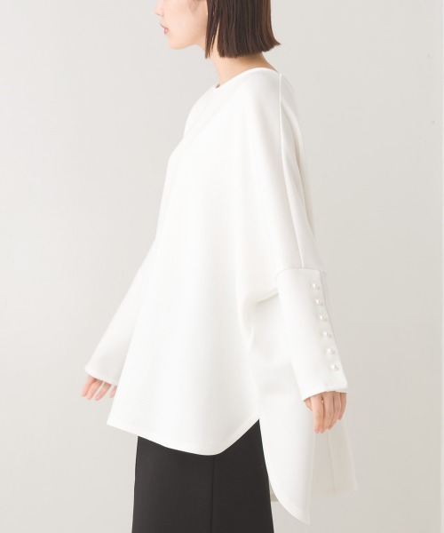 OMNES(オムネス)の「ソフトダンボールニット袖口パールボタンドルマンプルオーバー(Tシャツ/カットソー・レディース・ブラック/オフホワイト/モカ/グレイッシュベージュ・FREE)」の6枚目の写真