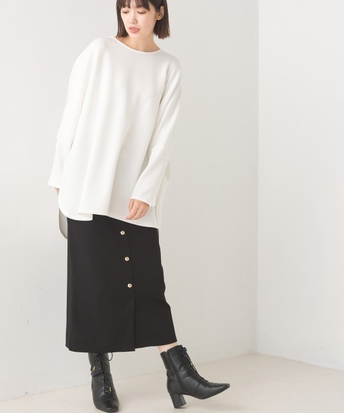 OMNES(オムネス)の「ソフトダンボールニット袖口パールボタンドルマンプルオーバー(Tシャツ/カットソー・レディース・ブラック/オフホワイト/モカ/グレイッシュベージュ・FREE)」の9枚目の写真