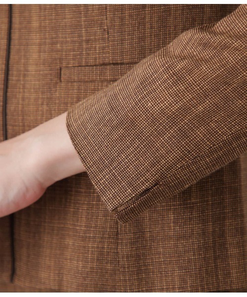 NEWYORKER(ニューヨーカー)の「クラフトスラブツィードパイピングノーカラージャケット(テーラードジャケット・レディース・ブラウン/ネイビー・9号/11号)」の5枚目の写真