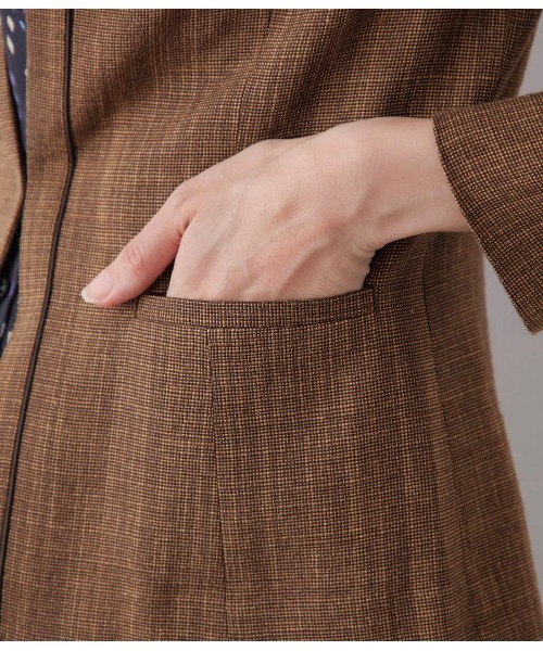 NEWYORKER(ニューヨーカー)の「クラフトスラブツィードパイピングノーカラージャケット(テーラードジャケット・レディース・ブラウン/ネイビー・9号/11号)」の7枚目の写真