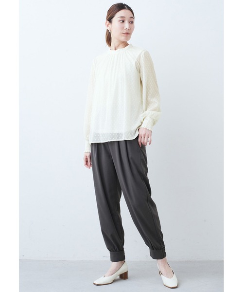 IEDIT（イディット）の「ＩＥＤＩＴ　インナーカットソードッキング　落ち感ドビードット素材のスタンドカラーブラウス（シャツ/ブラウス・レディース・ネイビー/アイボリー・MEDIUM/LARGE/X-LARGE/XX-LARGE/SMALL）」の3枚目の写真