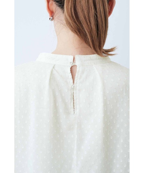 IEDIT（イディット）の「ＩＥＤＩＴ　インナーカットソードッキング　落ち感ドビードット素材のスタンドカラーブラウス（シャツ/ブラウス・レディース・ネイビー/アイボリー・MEDIUM/LARGE/X-LARGE/XX-LARGE/SMALL）」の7枚目の写真