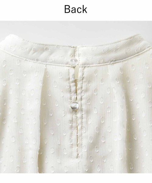 IEDIT（イディット）の「ＩＥＤＩＴ　インナーカットソードッキング　落ち感ドビードット素材のスタンドカラーブラウス（シャツ/ブラウス・レディース・ネイビー/アイボリー・MEDIUM/LARGE/X-LARGE/XX-LARGE/SMALL）」の10枚目の写真