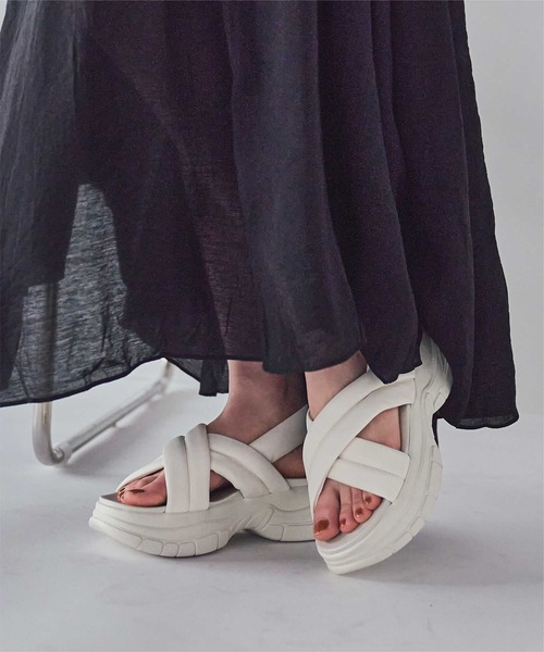 titivate（ティティベイト）の「クロスパデットサンダル（サンダル・レディース・アイボリー/ブラック・LL/L/M/S）」の3枚目の写真