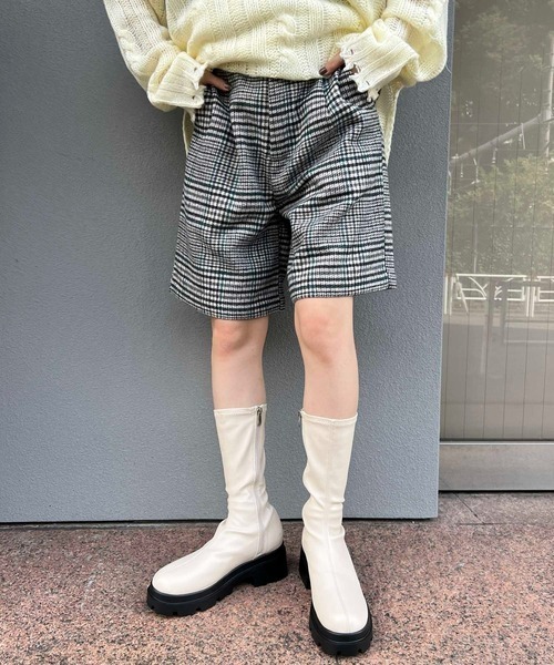 byYOUANCE(バイユアンス)の「タックハーフパンツ(その他パンツ・レディース・ブラック系その他2/ベージュ系その他2・SMALL/MEDIUM)」の1枚目の写真