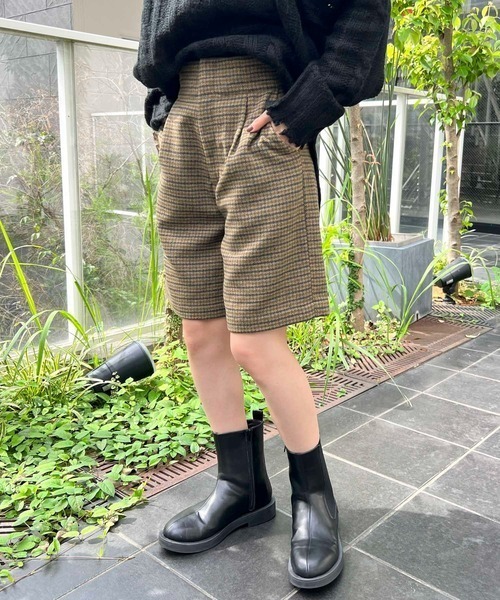 byYOUANCE(バイユアンス)の「タックハーフパンツ(その他パンツ・レディース・ブラック系その他2/ベージュ系その他2・SMALL/MEDIUM)」の2枚目の写真