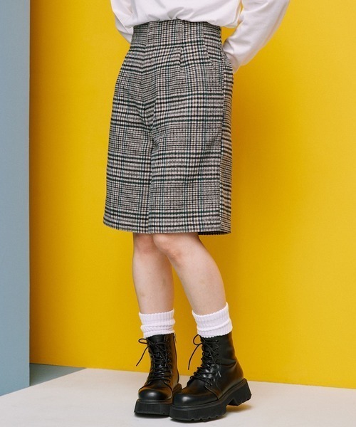 byYOUANCE(バイユアンス)の「タックハーフパンツ(その他パンツ・レディース・ブラック系その他2/ベージュ系その他2・SMALL/MEDIUM)」の7枚目の写真