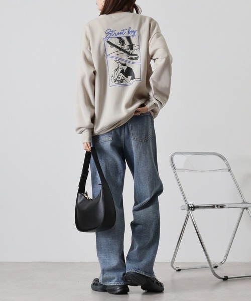 FUNALIVE(ファンアライブ)の「Brushed lining BIG sweatshirt / 裏起毛ビッグトレーナー unisex(スウェット・メンズ・ブラック/グレイッシュベージュ/ホワイト系1/ホワイト系2/グレー系2/杢グレー/ヘザーチャコール/ブラック系2/ベージュ系1/チャコールアッシュ/グリーン系1/チャコールグレー/ネイビー/オートミール/チャコール/グリーン/ブラック系1/グレー系1/ネイビー系1/ブラック系3・M/L/XL)」の21枚目の写真