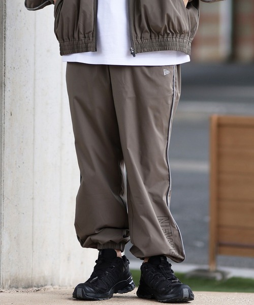 NEW ERA(ニューエラ)の「【ムラサキスポーツ限定】NEW ERA/ニューエラ トラックパンツ セットアップ対応 14661485/14661486(その他パンツ・メンズ・ブラック/オリーブ・XXL/XL/L/M)」の2枚目の写真