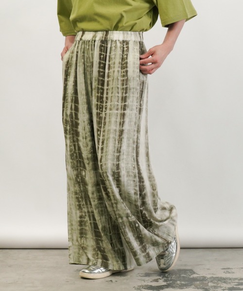 Aphlotus（アプロタス）の「シルケット加工 絞り染め イージー ワイドパンツ（その他パンツ・メンズ・モスグリーン/コバルトブルー・SMALL/MEDIUM/LARGE）」の2枚目の写真