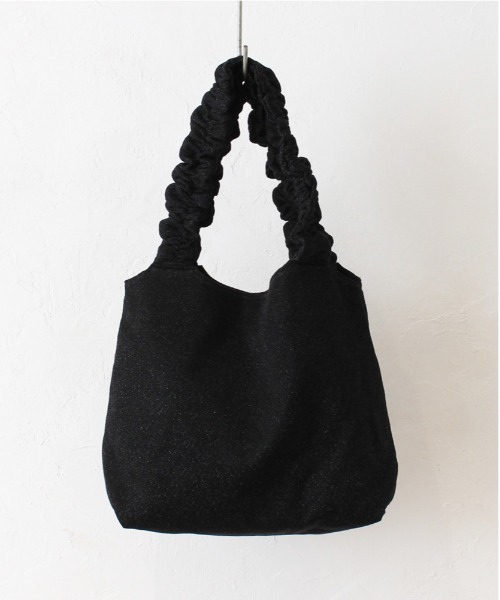 and it_（アンドイット）の「ラメフリルハンドルバッグ（トートバッグ・レディース・シルバー/ブラック×シルバー/ブラック・FREE）」の2枚目の写真