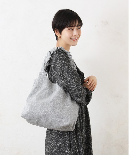 and it_（アンドイット）の「ラメフリルハンドルバッグ（トートバッグ・レディース・シルバー/ブラック×シルバー/ブラック・FREE）」の7枚目の写真