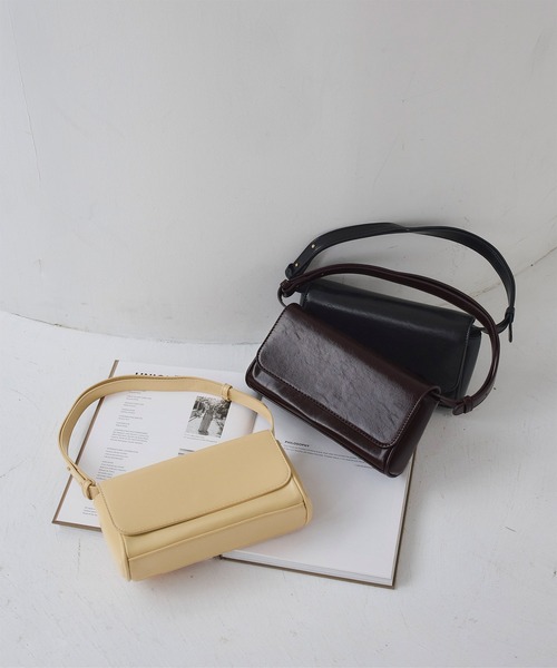 titivate(ティティベイト)の「スクエアショルダーバッグ(ショルダーバッグ・レディース・ブラック/ブラウン/イエロー・FREE)」の2枚目の写真