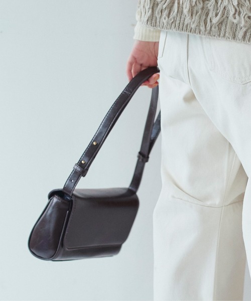 titivate(ティティベイト)の「スクエアショルダーバッグ(ショルダーバッグ・レディース・ブラック/ブラウン/イエロー・FREE)」の14枚目の写真