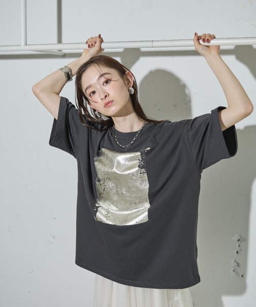 Shelly island(シェリーアイランド)の「箔プリントオーバーT(Tシャツ/カットソー・レディース・ホワイト/ブラック/ブラウン・FREE)」の7枚目の写真