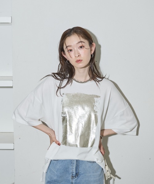 Shelly island(シェリーアイランド)の「箔プリントオーバーT(Tシャツ/カットソー・レディース・ホワイト/ブラック/ブラウン・FREE)」の4枚目の写真