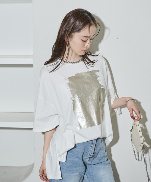 Shelly island(シェリーアイランド)の「箔プリントオーバーT(Tシャツ/カットソー・レディース・ホワイト/ブラック/ブラウン・FREE)」の5枚目の写真