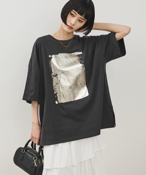 Shelly island(シェリーアイランド)の「箔プリントオーバーT(Tシャツ/カットソー・レディース・ホワイト/ブラック/ブラウン・FREE)」の9枚目の写真