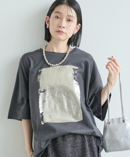 Shelly island(シェリーアイランド)の「箔プリントオーバーT(Tシャツ/カットソー・レディース・ホワイト/ブラック/ブラウン・FREE)」の13枚目の写真