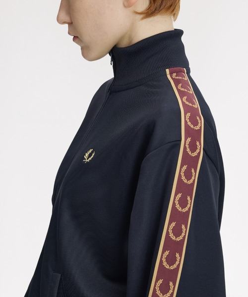 FRED PERRY(フレッドペリー)の「Taped Track Jacket/フレッドペリートラックジャケット(ジャージ・レディース・ブラック/ブルー/ブラック系その他/ベージュ/ネイビー・10)」の15枚目の写真