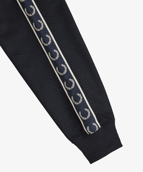 FRED PERRY(フレッドペリー)の「Taped Track Jacket/フレッドペリートラックジャケット(ジャージ・レディース・ブラック/ブルー/ブラック系その他/ベージュ/ネイビー/ネイビー系・10)」の7枚目の写真