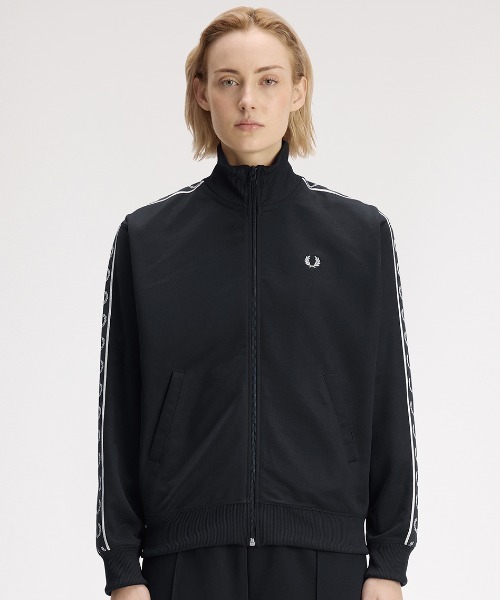 FRED PERRY(フレッドペリー)の「Taped Track Jacket/フレッドペリートラックジャケット(ジャージ・レディース・ブラック/ブルー/ブラック系その他/ベージュ/ネイビー/ネイビー系・10)」の12枚目の写真