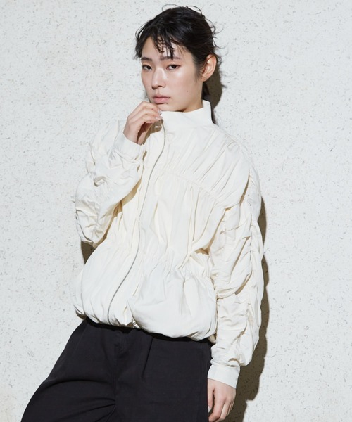 NOMINE(ノミネ)の「シャーリング ブルゾン(ブルゾン・レディース・アイボリー/ブラック/セージグリーン・フリー)」の1枚目の写真