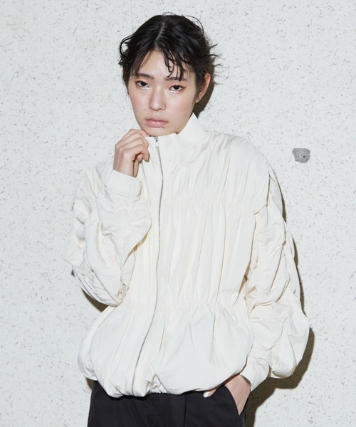 NOMINE(ノミネ)の「シャーリング ブルゾン(ブルゾン・レディース・アイボリー/ブラック/セージグリーン・フリー)」の19枚目の写真