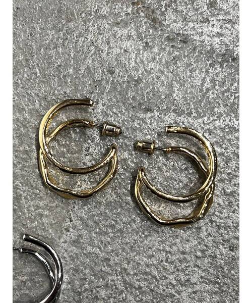 EMODA（エモダ）の「ニュアンスダブルフープピアス（ピアス（両耳用）・レディース・ゴールド/シルバー・FREE）」の2枚目の写真