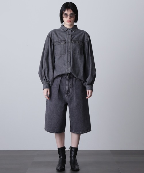 ROSE BUD（ローズバッド）の「(GENE HEAVENS)VOLUME SLEEVE DENIM SHIRT WITH STUDS（シャツ/ブラウス・レディース・ブルー/ブラック・ONE SIZE）」の3枚目の写真