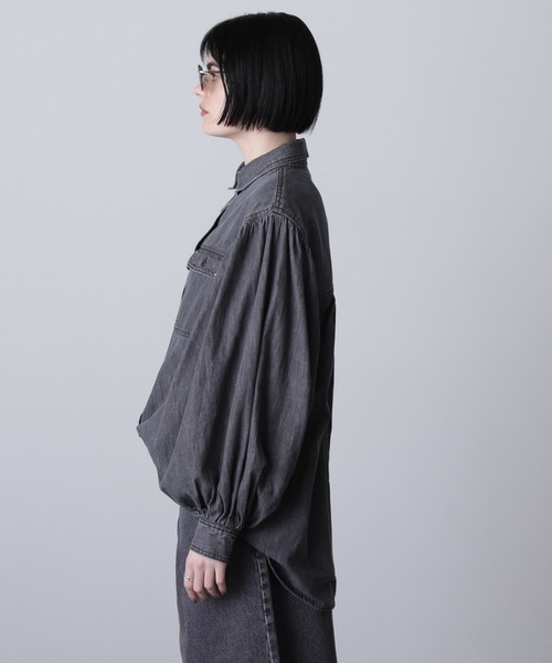 ROSE BUD（ローズバッド）の「(GENE HEAVENS)VOLUME SLEEVE DENIM SHIRT WITH STUDS（シャツ/ブラウス・レディース・ブルー/ブラック・ONE SIZE）」の7枚目の写真